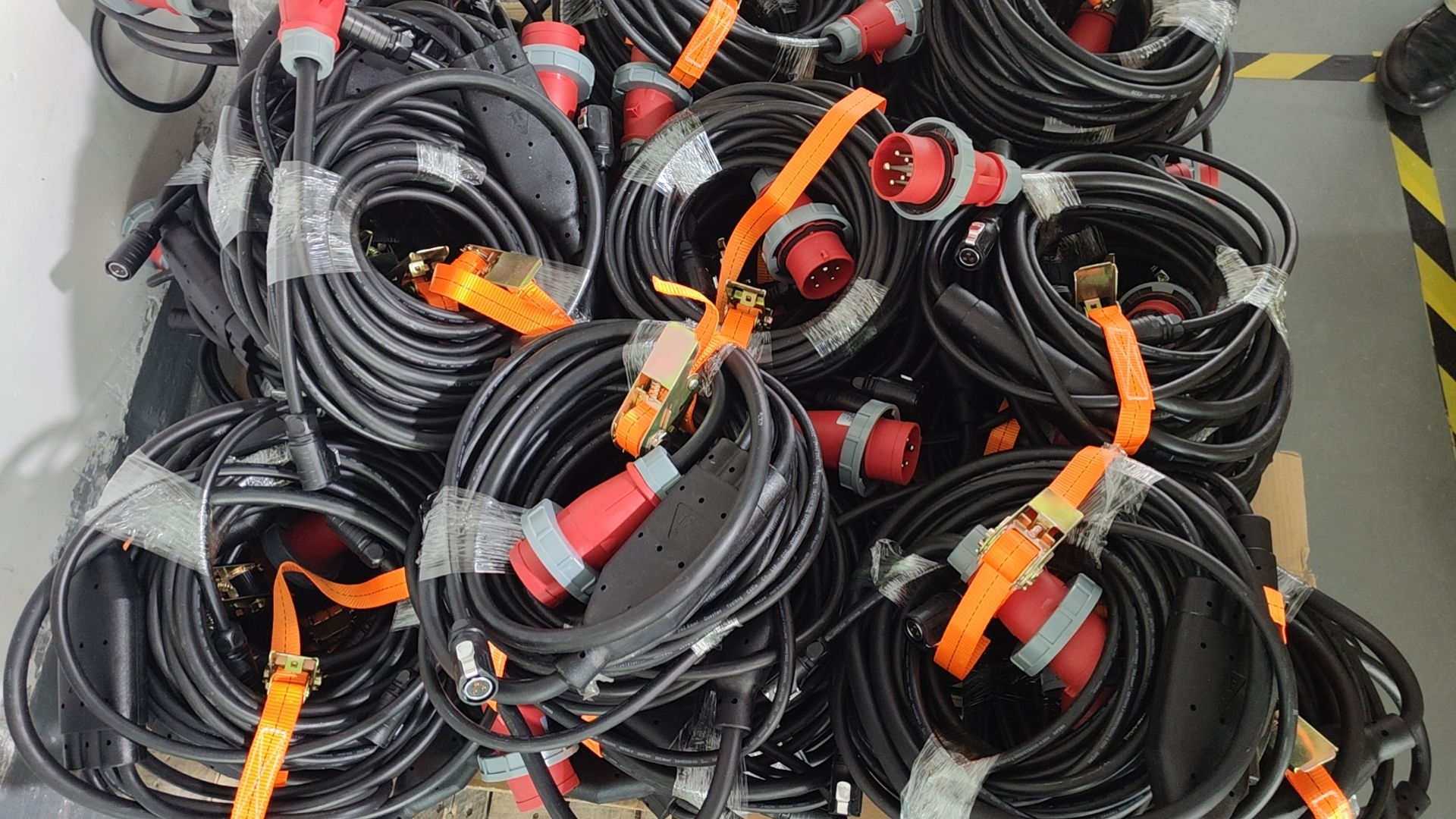 IEC 60309 连接器，舞台配电，工业机械类配电.jpg